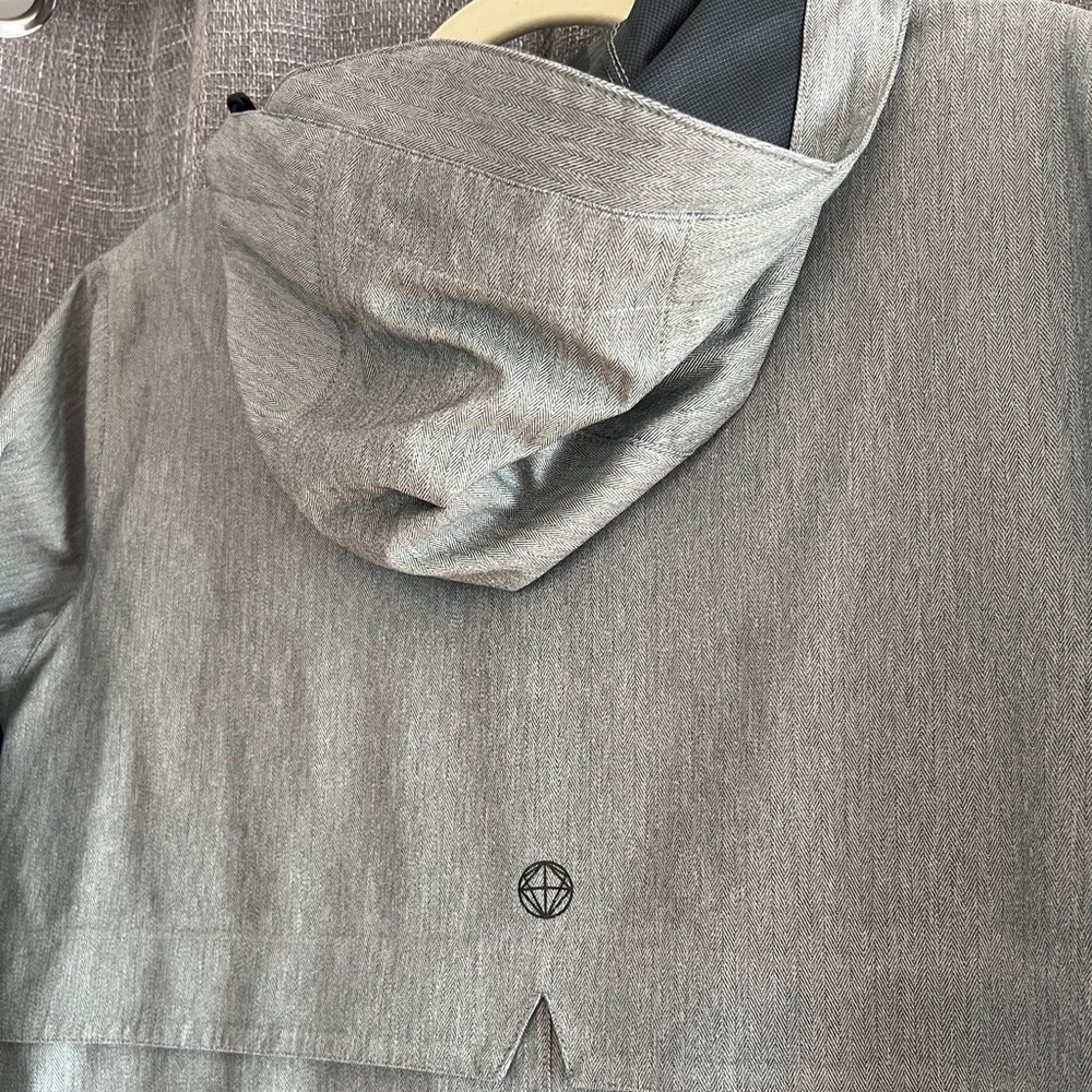 Mondetta brand tailored gray hooded women's zippered raincoat - size Large - Picture 11 of 16